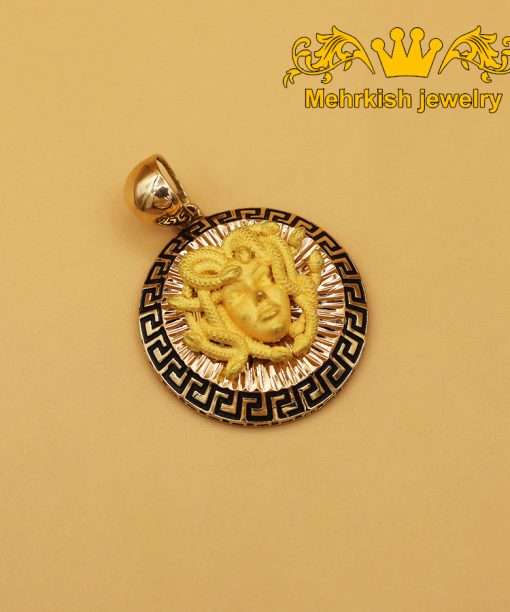 پلاک ورساچه مدوسا طلا 18 عیار با طراحی سیاه و زرد کد B-550