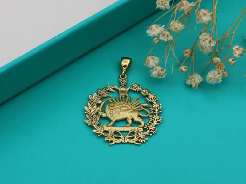 پلاک شیر و خورشید طلا و معنی باستانی آن 2 پلاک طلای شیر و خورشید